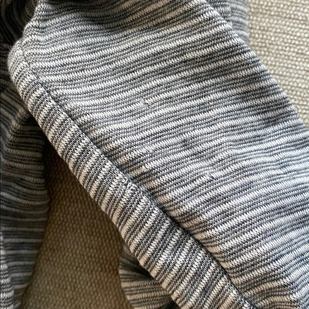 Hugo Boss Abruzzi 14 Slim Fit Crewneck Gray Striped Long Sleeve Sweater Size M - Picture 7 of 10